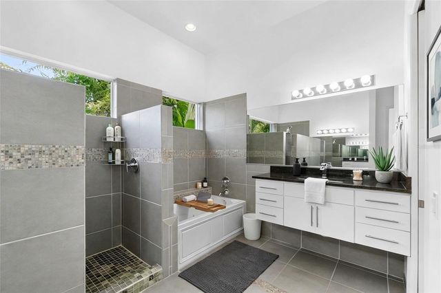 1751 HAWTHORNE STREET, Sarasota, FL 34239