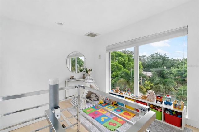 1751 HAWTHORNE STREET, Sarasota, FL 34239