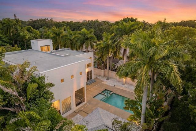 1751 HAWTHORNE STREET, Sarasota, FL 34239