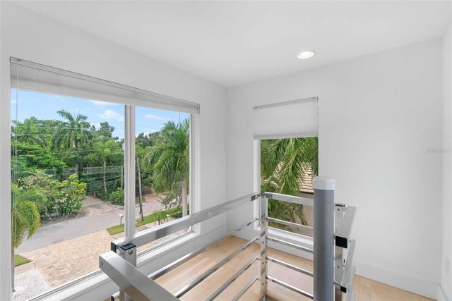 1751 HAWTHORNE STREET, Sarasota, FL 34239