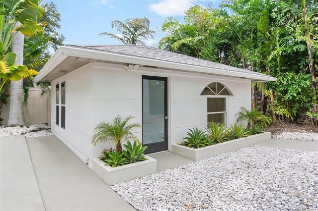 1751 HAWTHORNE STREET, Sarasota, FL 34239