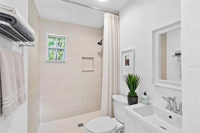 1751 HAWTHORNE STREET, Sarasota, FL 34239