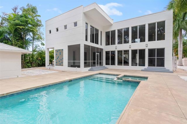 1751 HAWTHORNE STREET, Sarasota, FL 34239