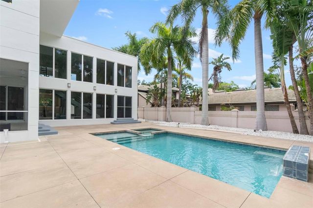 1751 HAWTHORNE STREET, Sarasota, FL 34239