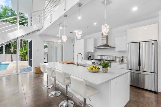 1751 HAWTHORNE STREET, Sarasota, FL 34239