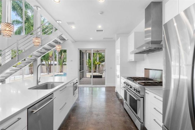 1751 HAWTHORNE STREET, Sarasota, FL 34239