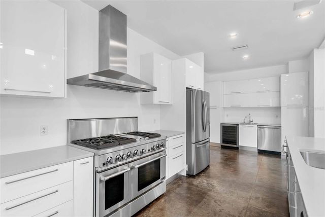 1751 HAWTHORNE STREET, Sarasota, FL 34239