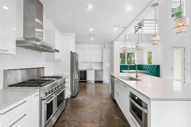 1751 HAWTHORNE STREET, Sarasota, FL 34239