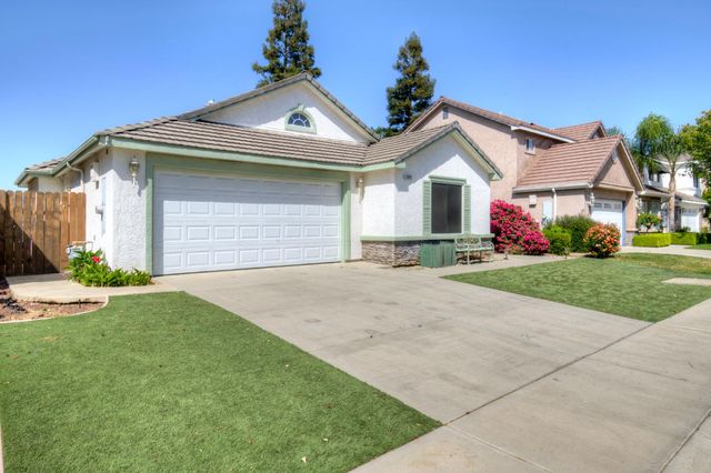 1955 Backowski Avenue, Clovis, CA 93611