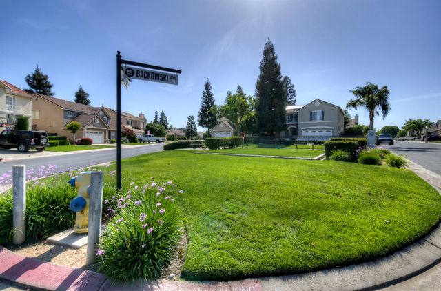 1955 Backowski Avenue, Clovis, CA 93611