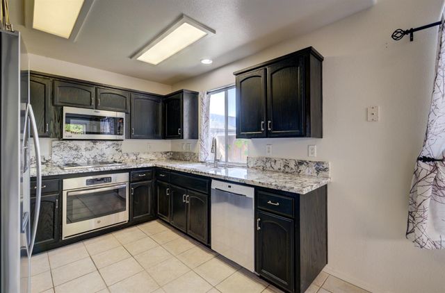 1955 Backowski Avenue, Clovis, CA 93611