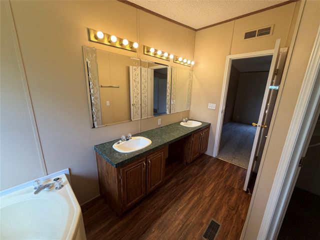 104 Hill Top Court, Springtown, TX 76082
