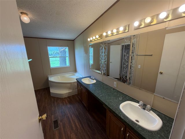 104 Hill Top Court, Springtown, TX 76082