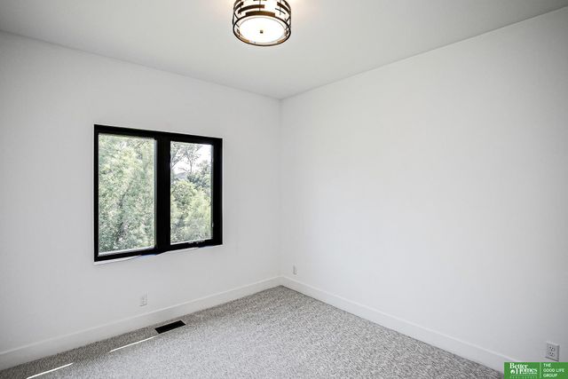 5815 N 208th Street, Elkhorn, NE 68022
