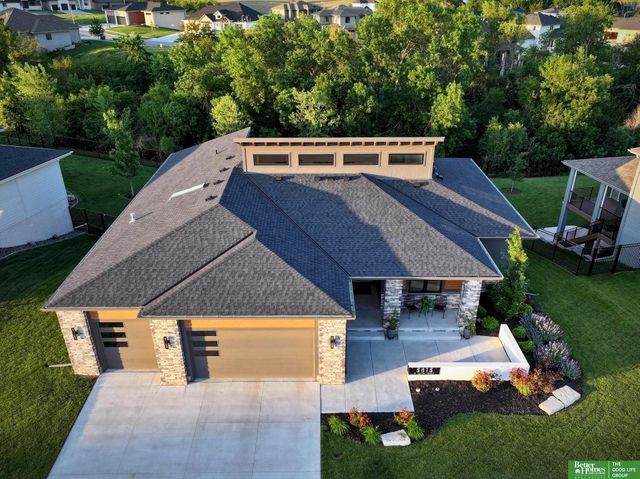 5815 N 208th Street, Elkhorn, NE 68022