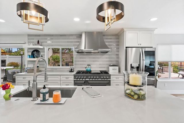 1504 Valleda Lane, Encinitas, CA 92024
