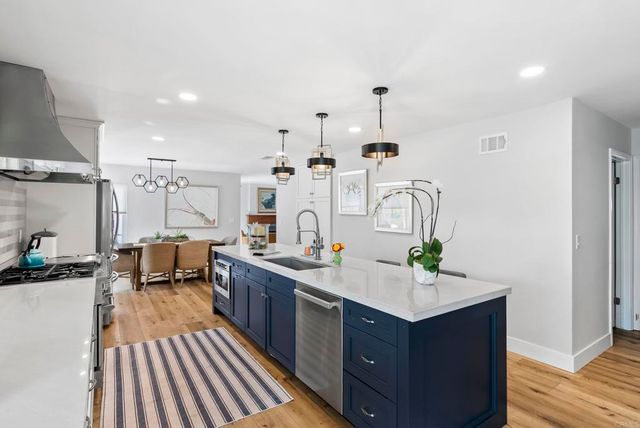 1504 Valleda Lane, Encinitas, CA 92024