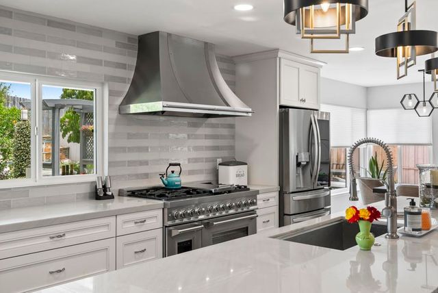 1504 Valleda Lane, Encinitas, CA 92024