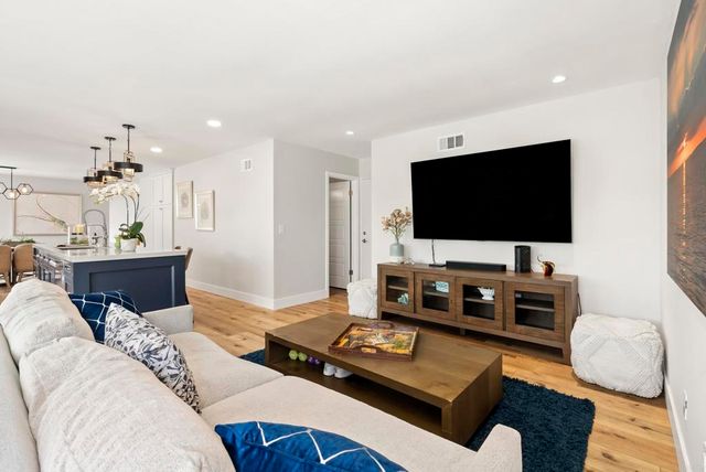 1504 Valleda Lane, Encinitas, CA 92024