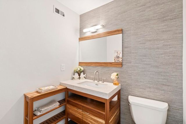 1504 Valleda Lane, Encinitas, CA 92024
