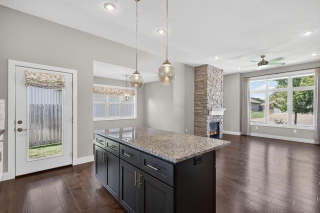 5746 E Park Place, Strafford, MO 65757