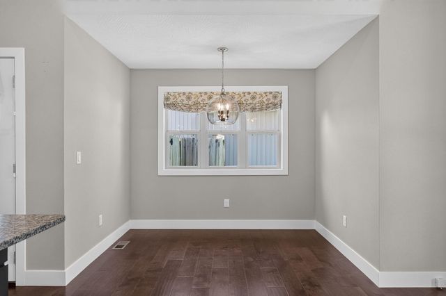 5746 E Park Place, Strafford, MO 65757