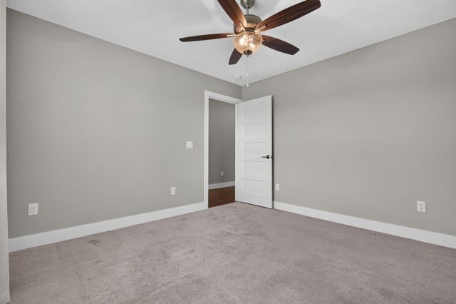 5746 E Park Place, Strafford, MO 65757