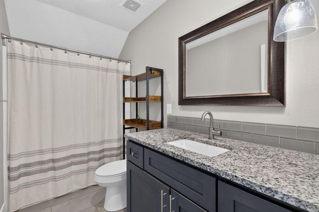 5746 E Park Place, Strafford, MO 65757
