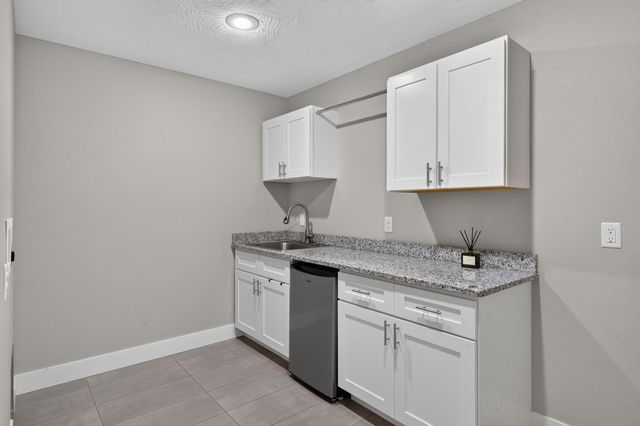 5746 E Park Place, Strafford, MO 65757