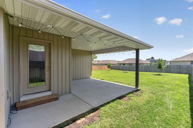 5746 E Park Place, Strafford, MO 65757