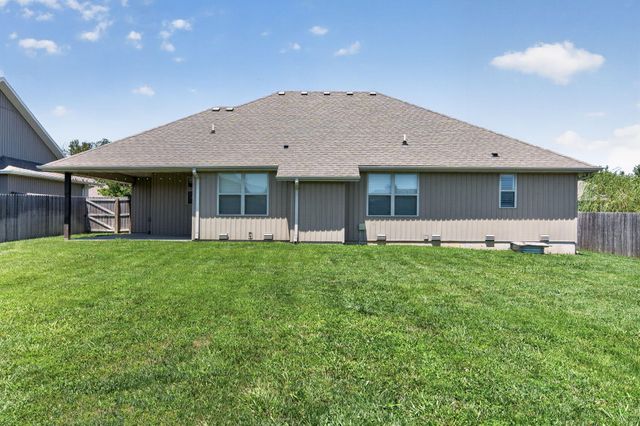 5746 E Park Place, Strafford, MO 65757