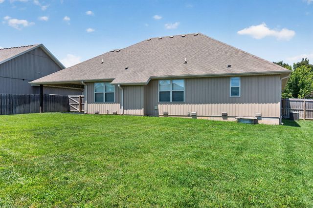 5746 E Park Place, Strafford, MO 65757