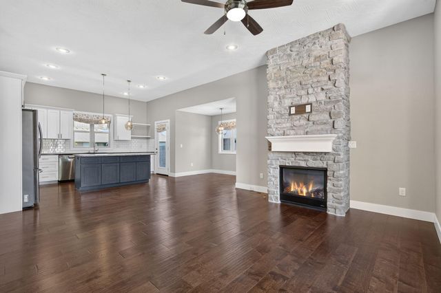 5746 E Park Place, Strafford, MO 65757