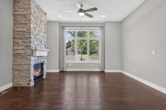 5746 E Park Place, Strafford, MO 65757