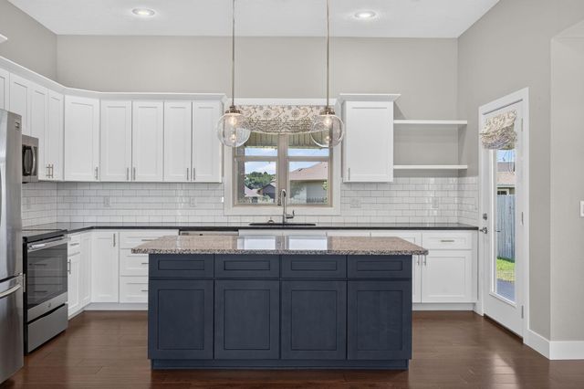 5746 E Park Place, Strafford, MO 65757