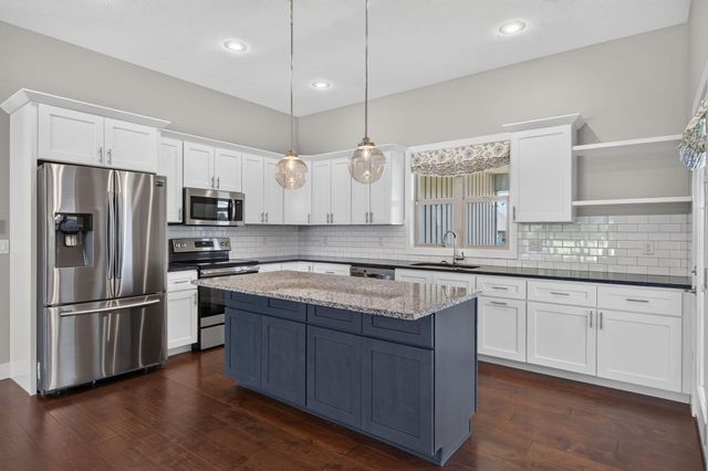 5746 E Park Place, Strafford, MO 65757