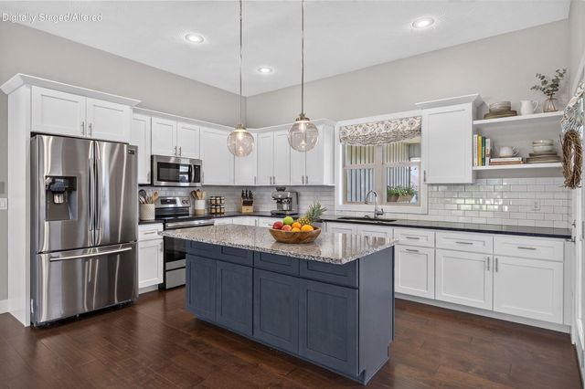 5746 E Park Place, Strafford, MO 65757