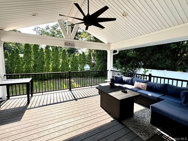 20 Hunter Place, Smithtown, NY 11787