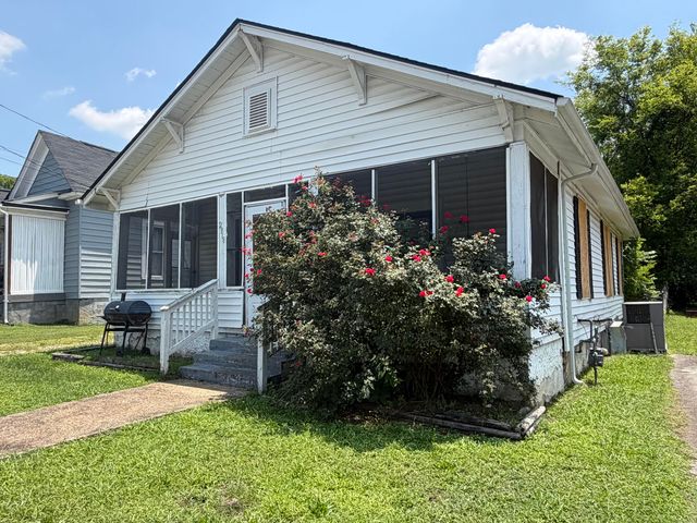 2918 N Chamberlain Avenue, Chattanooga, TN 37406
