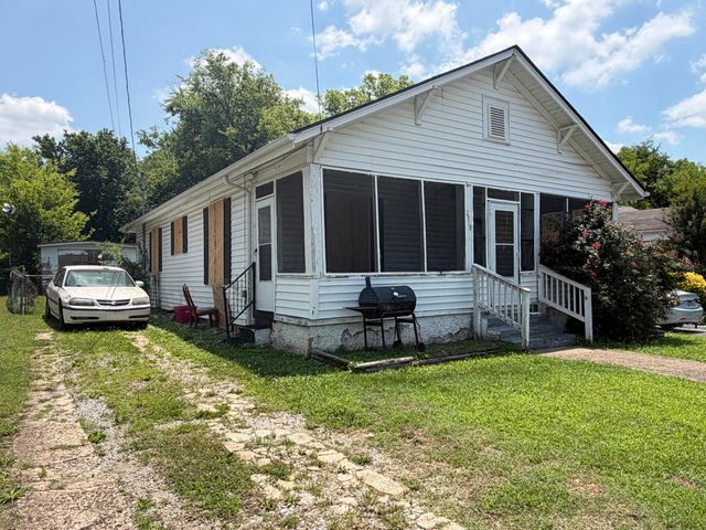 2918 N Chamberlain Avenue, Chattanooga, TN 37406