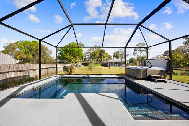 5458 Silver Oak Drive, Fort Pierce, FL 34982