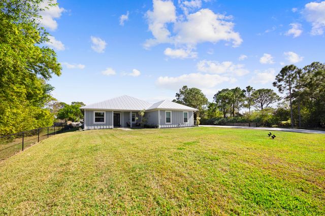 5458 Silver Oak Drive, Fort Pierce, FL 34982