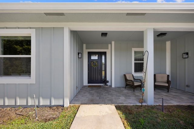 5458 Silver Oak Drive, Fort Pierce, FL 34982