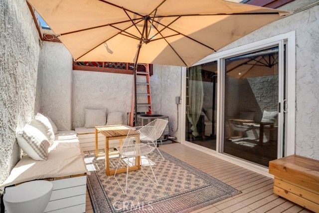 16723 Vanowen Street, Van Nuys (los Angeles), CA 91406