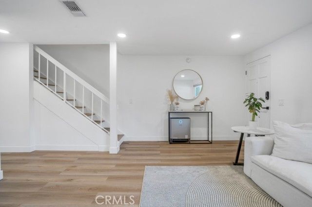 16723 Vanowen Street, Van Nuys (los Angeles), CA 91406