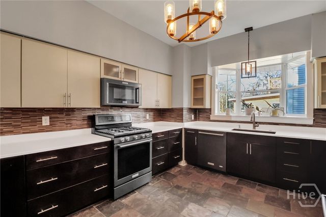 809 E Henry Street, Savannah, GA 31401