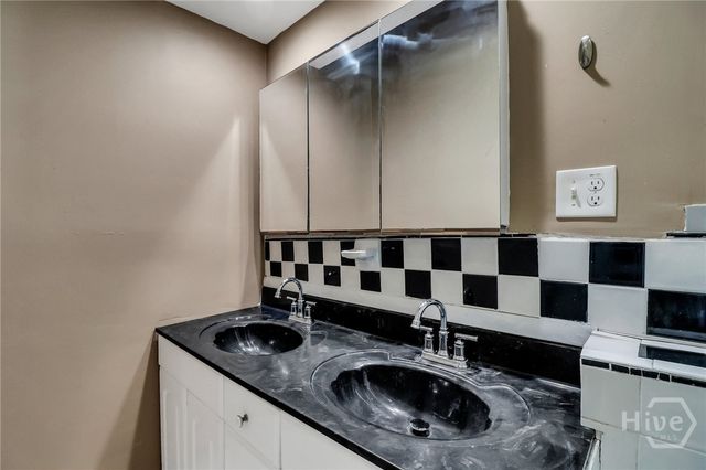 809 E Henry Street, Savannah, GA 31401