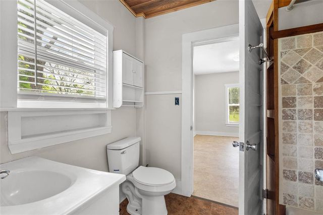 7506 2nd Street, Hitchcock, TX 77563