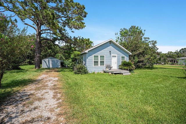 7506 2nd Street, Hitchcock, TX 77563