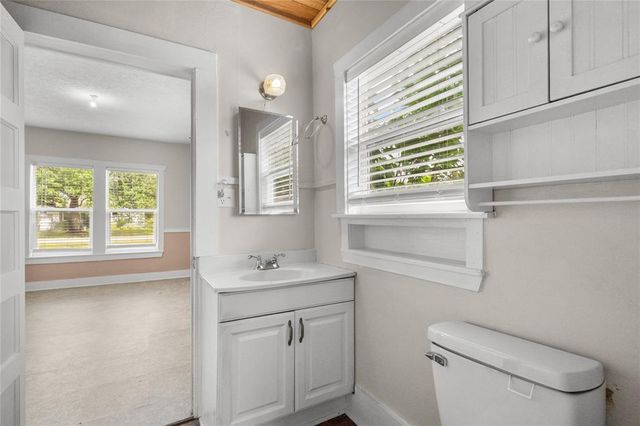 7506 2nd Street, Hitchcock, TX 77563